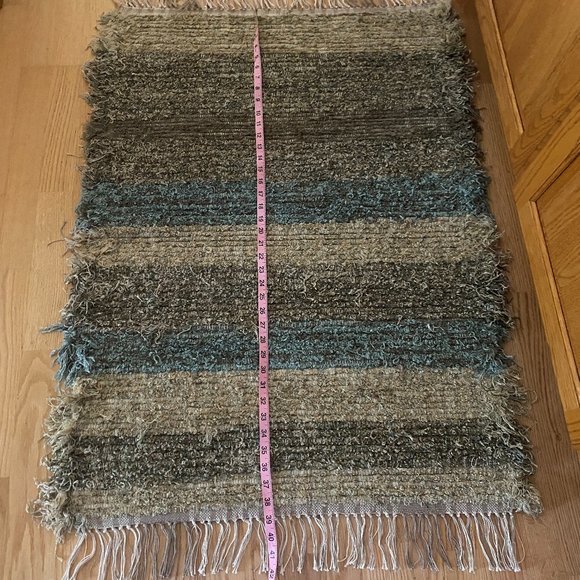 Throw Rug - Picture 13 of 16